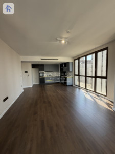 Chic one-bedroom apartment in prime location image 6
