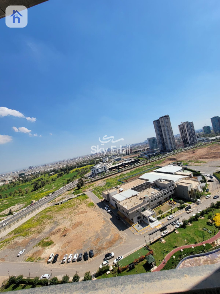 شوقەیەکی دوو ژووری نوستن لەگەڵ دیمەنی شار وێنە 14