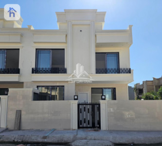 Square House image 2