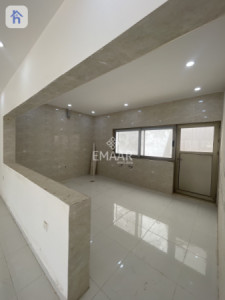 Modern Home with 5 Bedrooms Image 7
