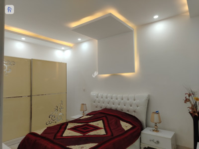 Modern Family Home with 4 Bedrooms image 2
