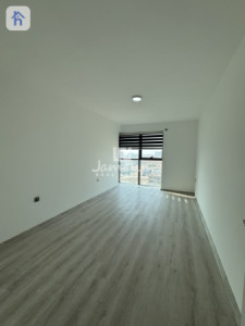 Spacious Apartment with 4 Bedrooms Image 7