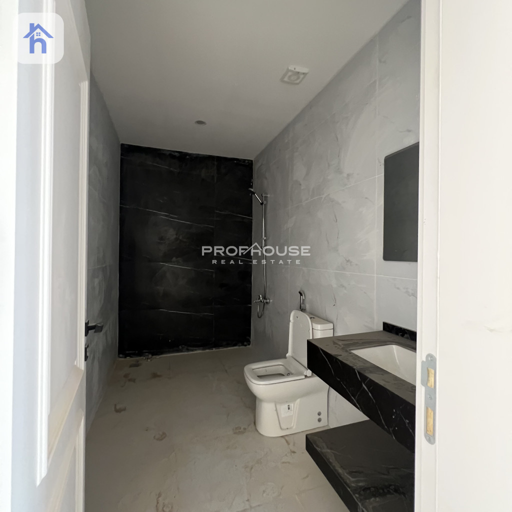Spacious Family Home in Great Location Image 10