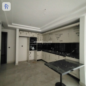 شوقەیەکی یەک ژووری نوستن بە شێوەیەکی نایاب لە شوێنێکی سەرەکی وێنە 3