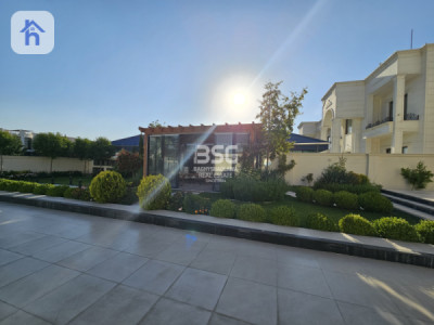 Luxury House with 6 Bedrooms Image 3