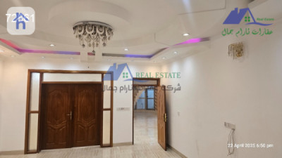 Modern 4-Bedroom Home with Elegant Design Resim 4