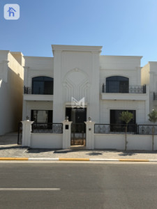 خانوویەکی فراوان لە گوندی Aram 2 image 1