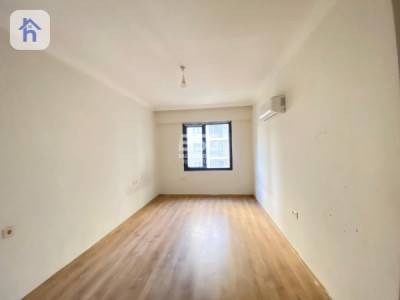 Modern Apartment with 3 Bedrooms for Rent Image 3