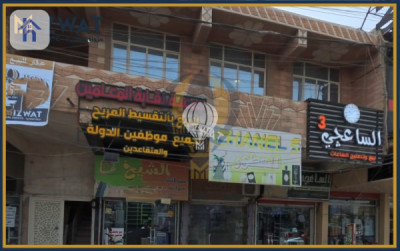 مبنى تجاري واسع مع 5 محلات image 5