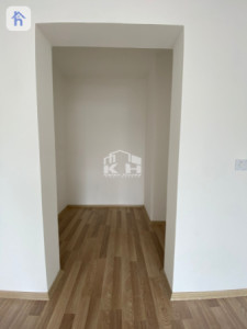 Modern House with Multiple Bedrooms Image 8