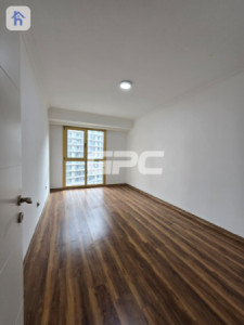 Spacious 3-Bedroom Apartment with Great Views Image 4