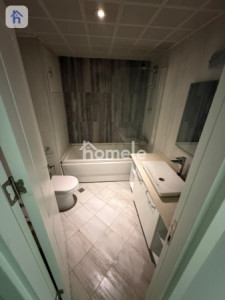Modern Apartment with 1 Bedroom Image 4