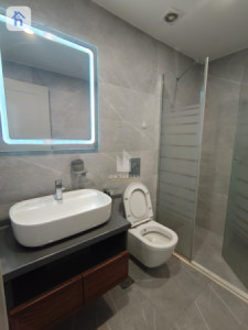 Modern 1 Bedroom in Sky Towers Image 15