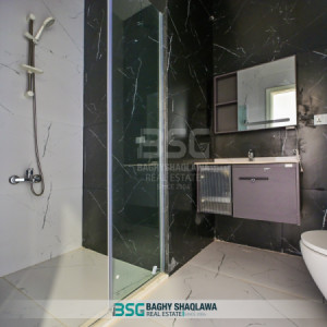 Luxurious Three Bedroom Apartment Image 11