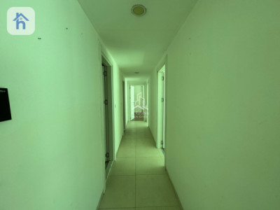 Modern 3-Bedroom Apartment image 4