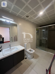 Elegant 1-bedroom apartment with stunning views image 4