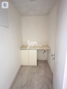 Modern apartment in Empire Square Image 9