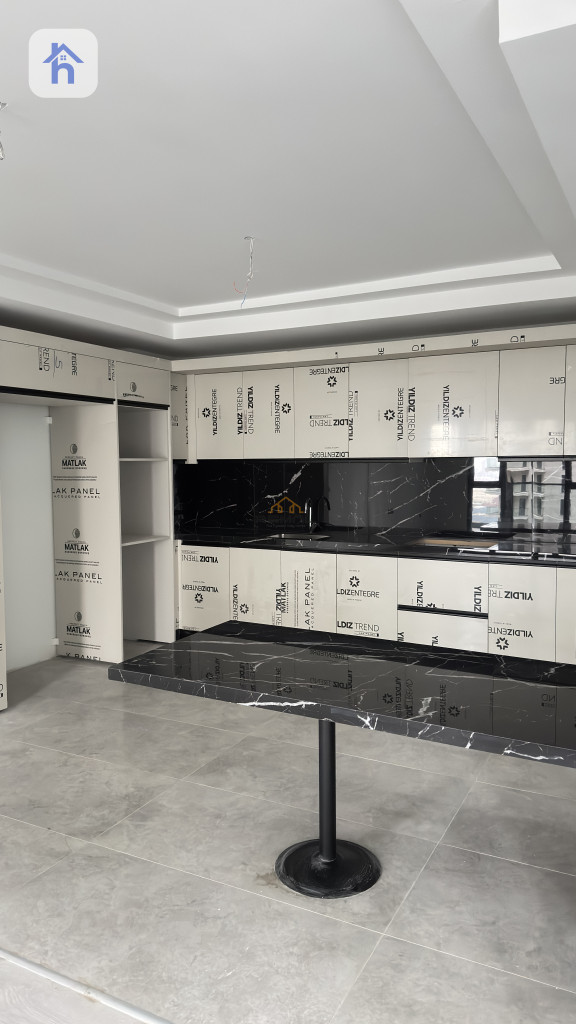 Modern Apartment with 2 Bedrooms Image 2