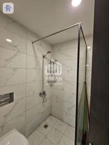 شقة في الطابق العالي بتصميم عصري صورة 14