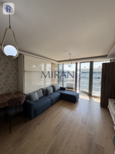 Bright Studio Apartment in Prime Location image 1