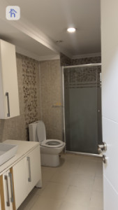 Spacious Apartment in Roya Tower image 9