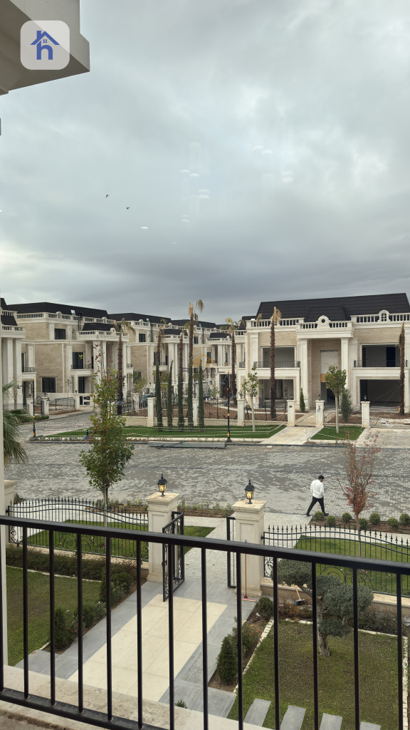 Spacious Family Home in Erbil Garden Image 9