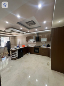 Spacious House in Dream City Image 6