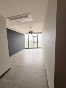 Spacious Apartment with Stunning Views Image 7