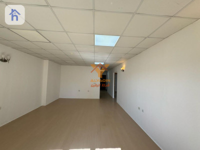 Modern Apartment with Spacious Rooms Image 6