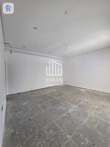 Spacious Showroom with Offices and Rooms Image 11