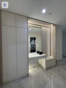 Modern 2-Bedroom Apartment in Empire Square image 13