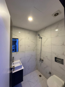 Modern Apartment image 5