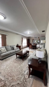 Elegant Home with 4 Bedrooms Image 3