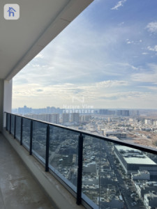 Luxurious Apartment with Panoramic Views Image 11