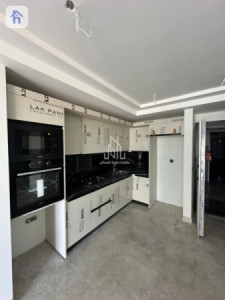 Modern Apartment in Rami Towers image 7
