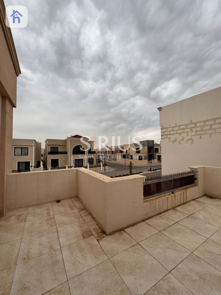 Spacious House with Multiple Rooms Resim 11