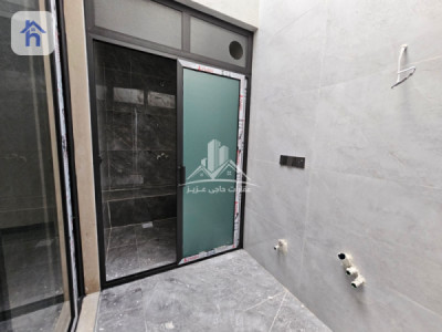 منزل بخمس غرف نوم كبير للبيع صورة 12