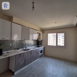 Cozy 3-Bedroom Apartment image 8