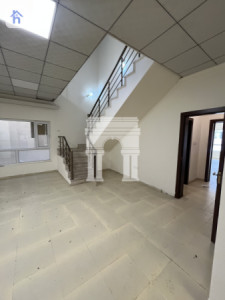 Spacious Commercial House, Ideal Location! Image 7