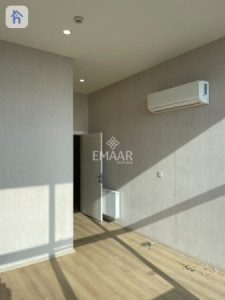 Modern One-Bedroom Apartment image 5