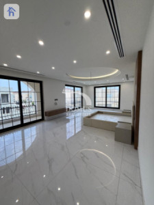 Luxurious Villa with 6 Bedrooms Image 31