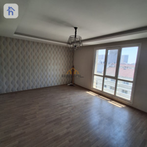 Elegant 3-Bedroom Apartment image 7