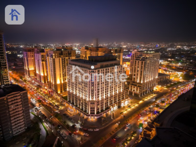 Cozy 1-Bedroom Apartment on 17th Floor image 1