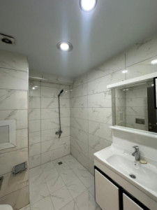 Modern Apartment with 4 Bedrooms Image 11