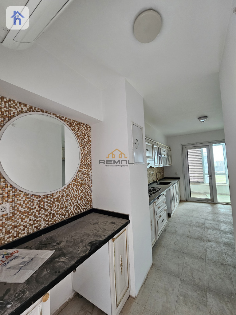 Spacious 3 Bed Apartment in Empire Wings Image 2