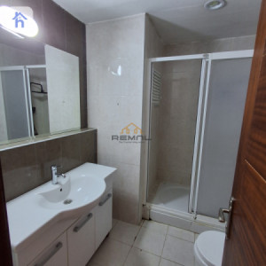 Cozy 3-Bedroom Apartment image 10