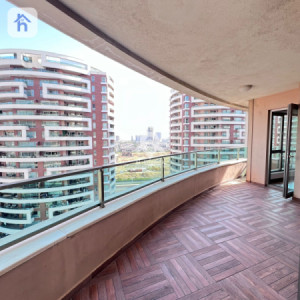Modern 3-Bedroom Apartment image 9