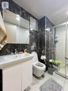 Modern 2-Bed Apartment Image 10