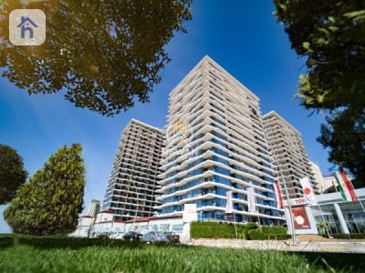 Modern studio apartment in a prime location image 5
