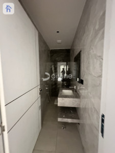 Modern 4 Bedroom House image 13